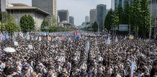 VIDEO: 50k people join a peace rally in Tokyo, Japan