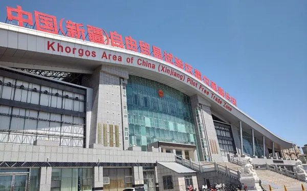 China-Kazakhstan Khorgos intl. border co-op center visited by SCO Media Summit participants