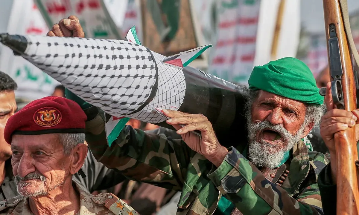 Nothing currently threatening international trade in Red Sea