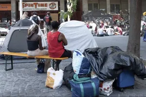 Hundreds camp in Rome heatwave as Meloni government cracks down on squats