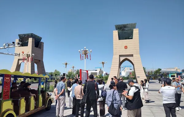 China-Kazakhstan Khorgos intl. border co-op center visited by SCO Media Summit participants