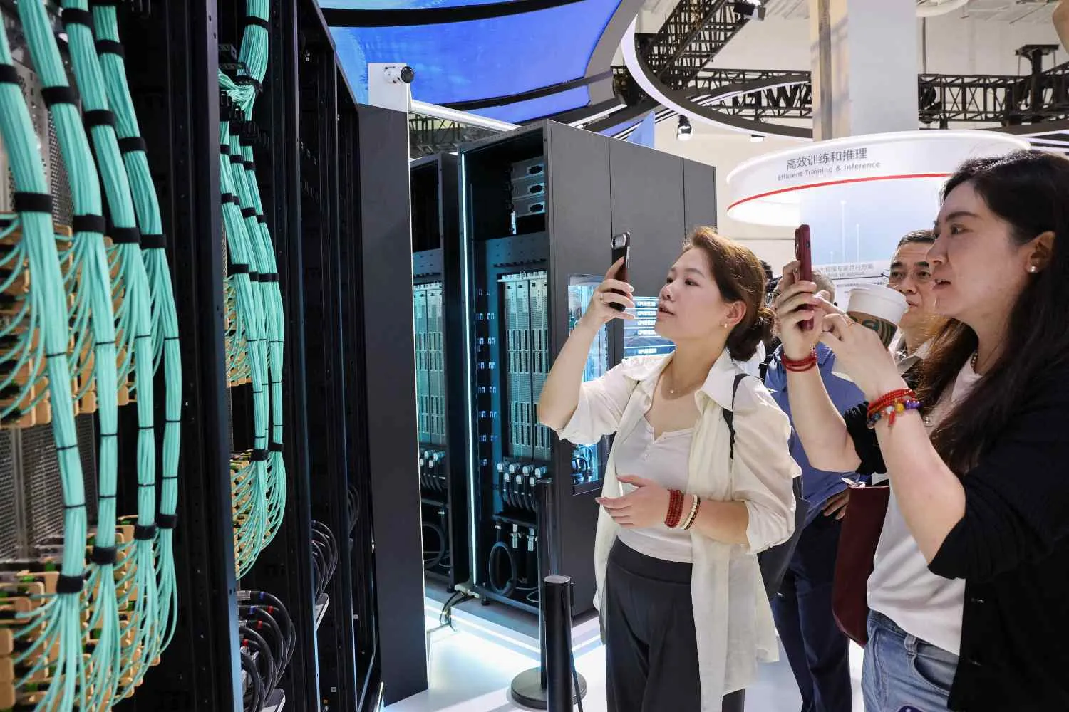 Lessons from Chinese business leaders about integrating AI in the workplace