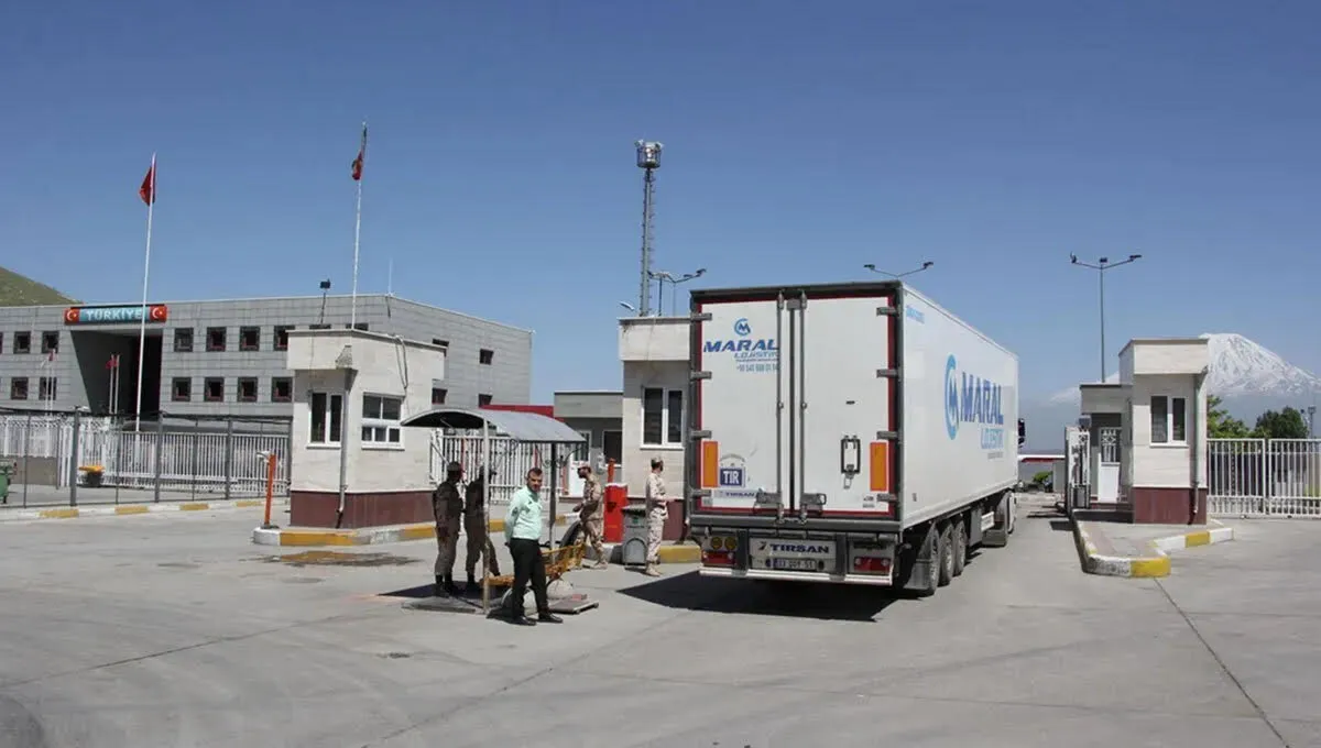 Truck traffic at Iran-Turkey customs borders to be facilitated