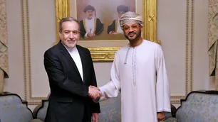 Iran, Oman FMs discuss diplomatic push to end war