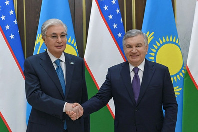 Tokayev, Mirziyoyev discuss trade, investment, transport cooperation in phone call