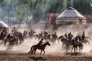Kyrgyzstan passes baton of 7th World Nomad Games hosting to Tatarstan