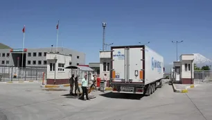Truck traffic at Iran-Turkiye customs borders to be facilitated