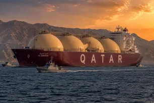Qatari tanker stopped in the Strait of Hormuz